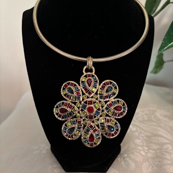 Beautiful and Unusual Colorful Pendant with chain (15") for any occasion - Picture 1 of 11